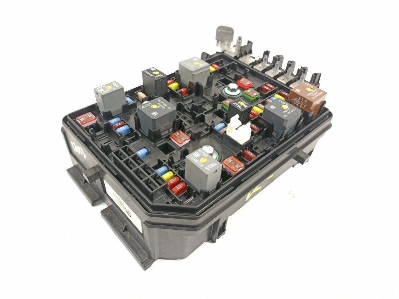 Recambio de caja reles / fusibles para opel astra k lim. 5türig business referencia OEM IAM 39040853  