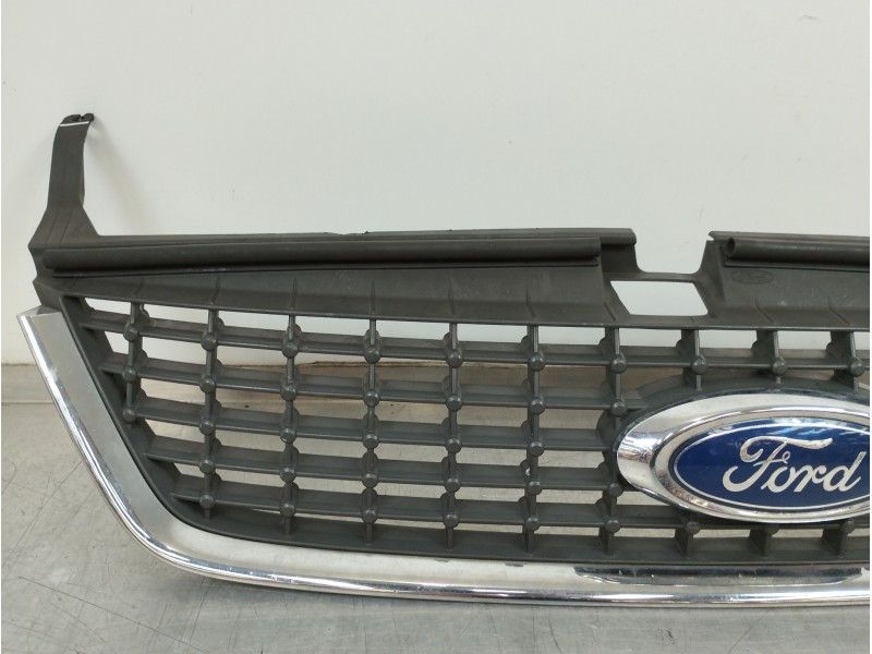 Recambio de rejilla delantera para ford mondeo sportbreak (ca2) limited edition referencia OEM IAM 7S718200A  