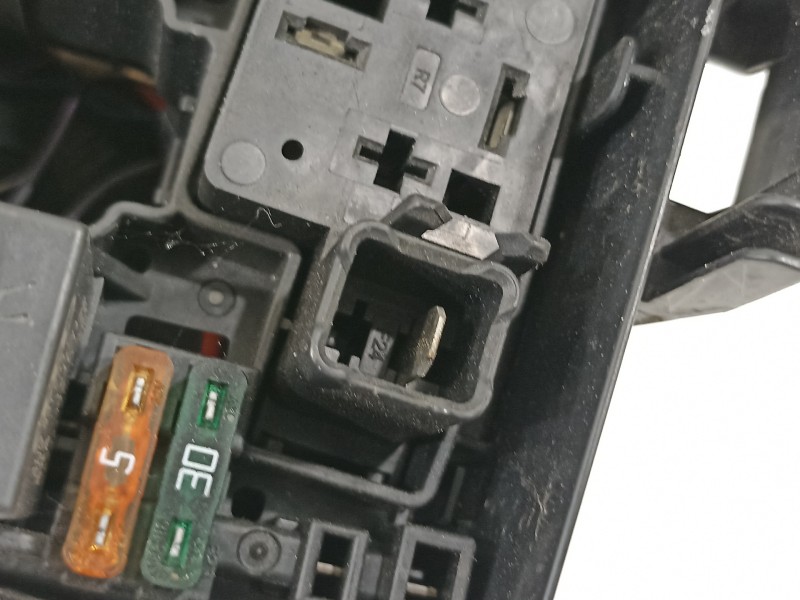 Recambio de caja reles / fusibles para volkswagen golf vii lim. advance bluemotion referencia OEM IAM 5Q0937125A  