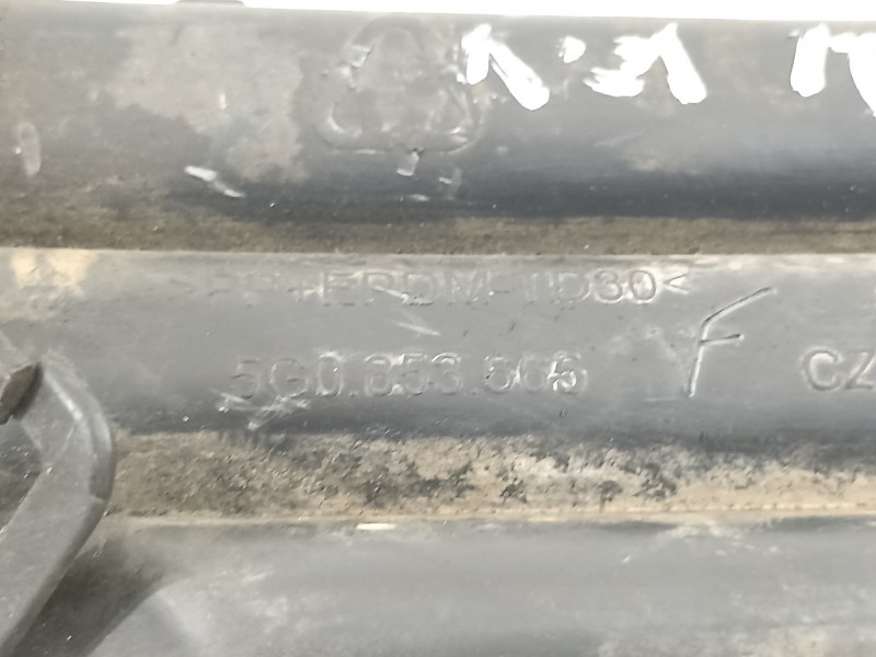 Recambio de rejilla paragolpes izquierda para volkswagen golf vii lim. advance bluemotion referencia OEM IAM 5G0853665  