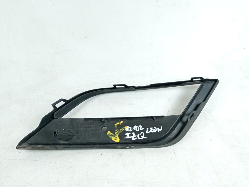 Recambio de rejilla paragolpes izquierda para seat leon sc (5f5) style referencia OEM IAM 5F0853666A  