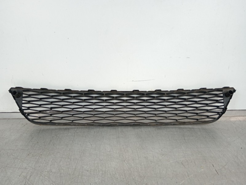 Recambio de rejilla paragolpes central para seat leon sc (5f5) style referencia OEM IAM 5F0853667  