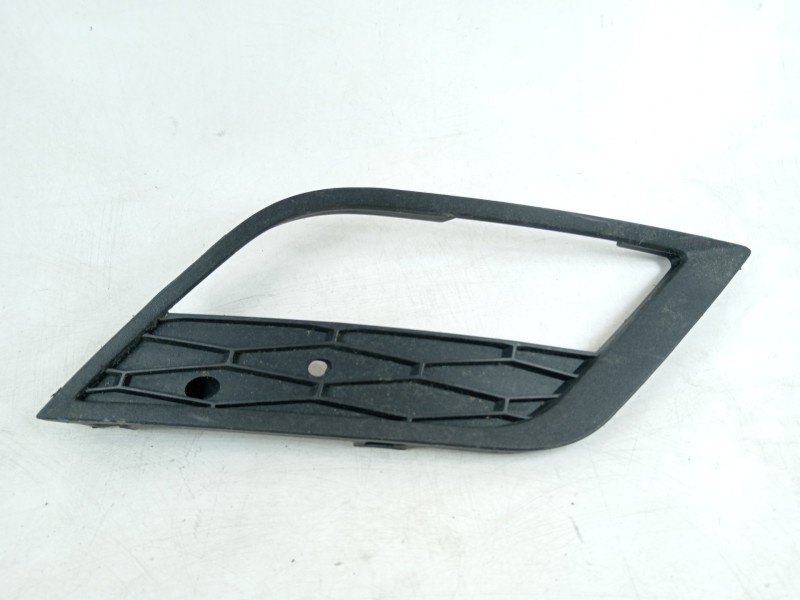 Recambio de rejilla paragolpes derecha para seat leon sc (5f5) style referencia OEM IAM 5F0853666A  