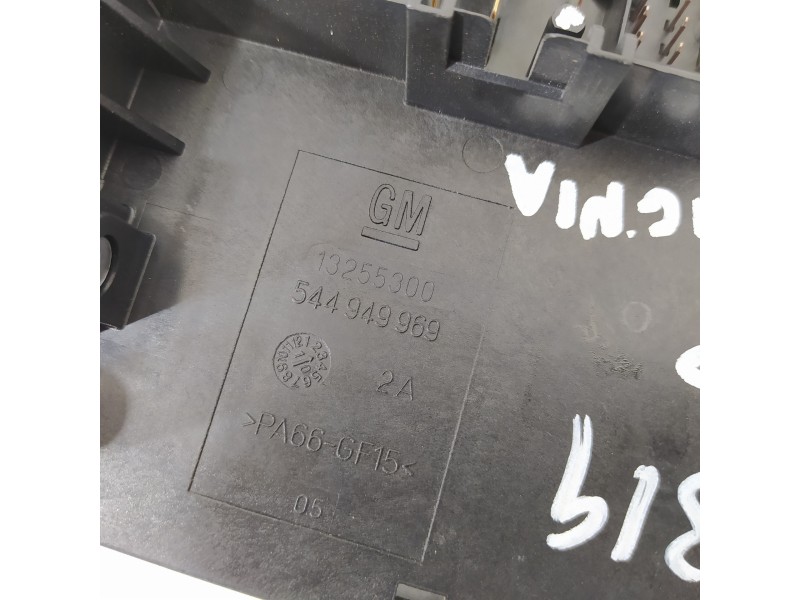 Recambio de caja reles / fusibles para opel insignia berlina edition referencia OEM IAM 13275881 13222782 13255300