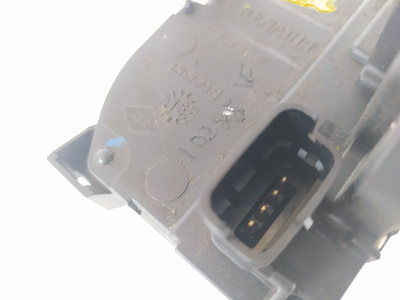 Recambio de cerradura puerta trasera derecha para renault scenic iii expression referencia OEM IAM 825020004R  