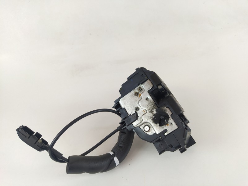 Recambio de cerradura puerta trasera derecha para renault scenic iii expression referencia OEM IAM 825020004R  