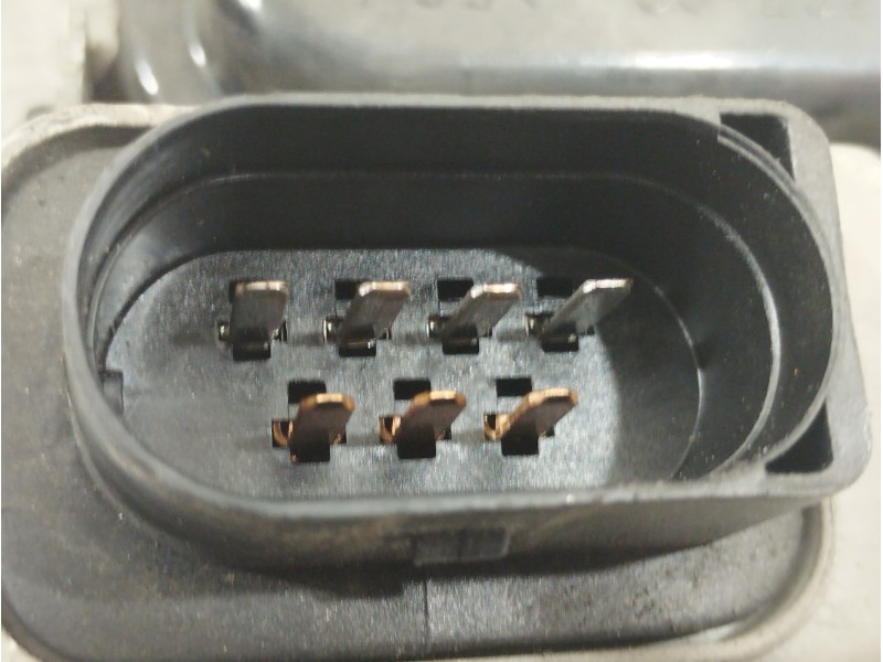 Recambio de faro derecho para volkswagen polo berlina (6n2) trendline referencia OEM IAM 6N1941018AA  