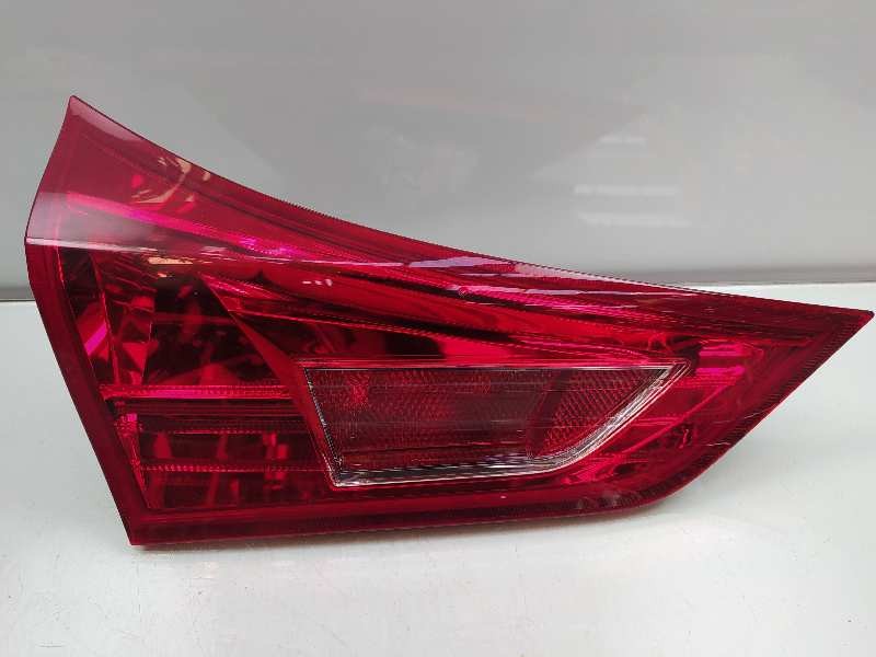 Recambio de piloto trasero izquierdo en porton para toyota auris active referencia OEM IAM   