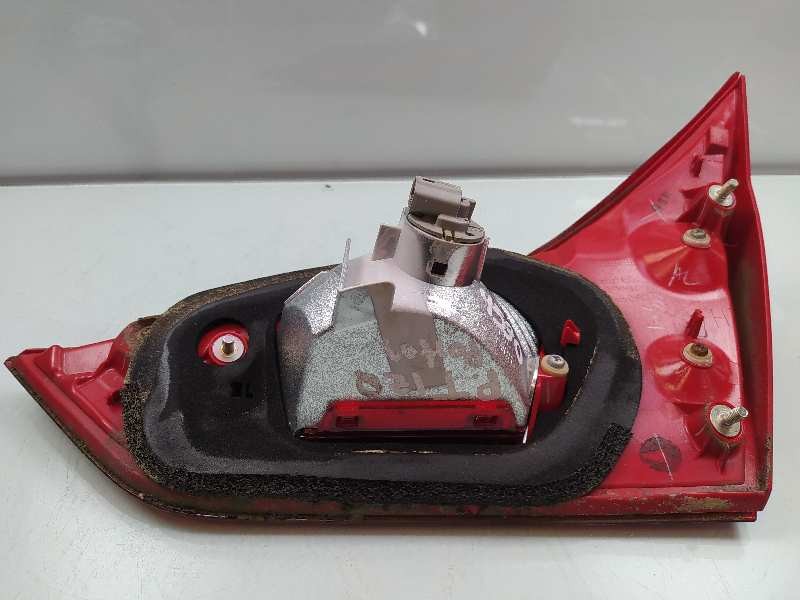 Recambio de piloto trasero izquierdo en porton para toyota auris active referencia OEM IAM   