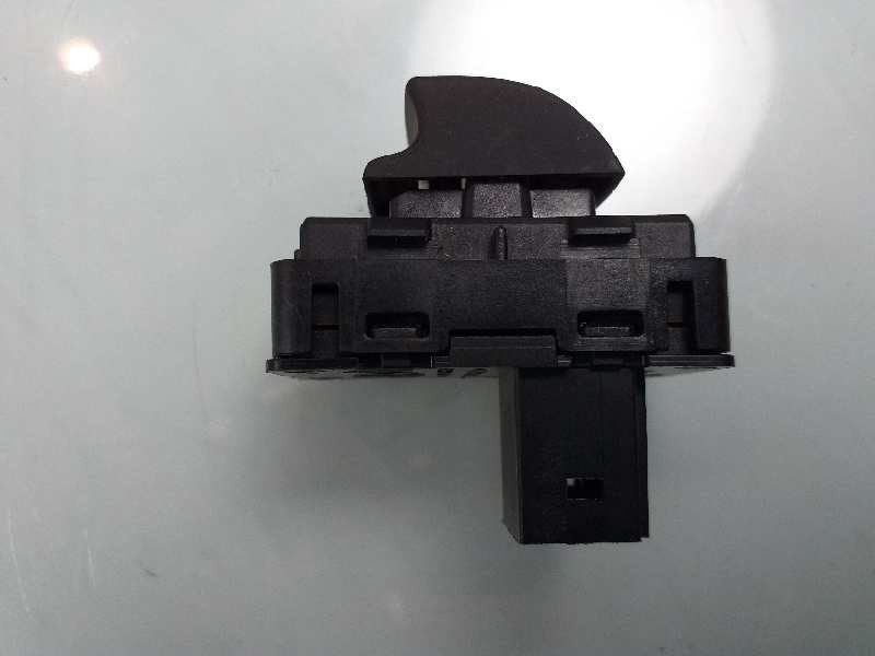 Recambio de mando elevalunas trasero derecho para peugeot 308 sport referencia OEM IAM 96573850XT  