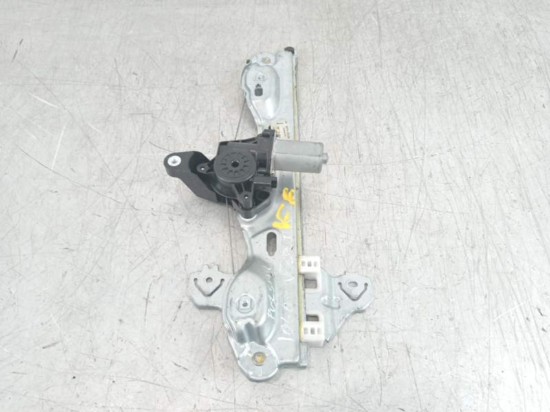 ELEVALUNAS TRASERO DERECHO 827003ZL0A 