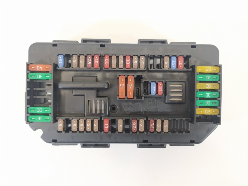 Recambio de caja reles / fusibles para bmw serie 3 touring (f31) 320d referencia OEM IAM 61359383178 106818 