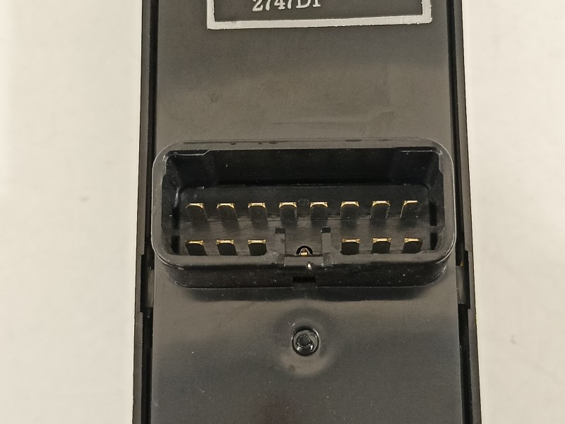 Recambio de mando elevalunas delantero izquierdo para citroën c-crosser xtr referencia OEM IAM 8608A060  