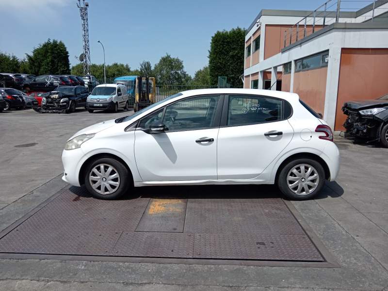 peugeot 208 i (ca_, cc_) del año 2013