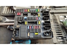Recambio de caja reles / fusibles para renault scenic iii dynamique referencia OEM IAM 284B69553R  