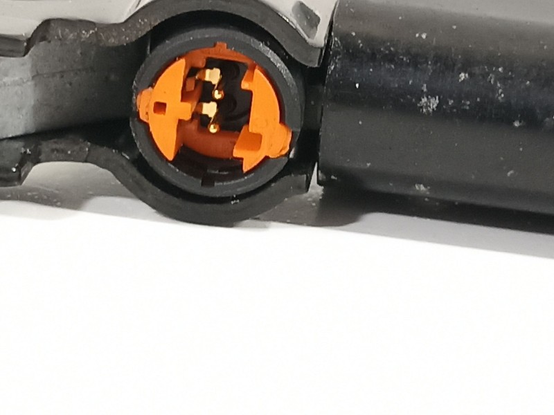 Recambio de pretensor airbag derecho para peugeot 5008 sport pack referencia OEM IAM 34039737D  