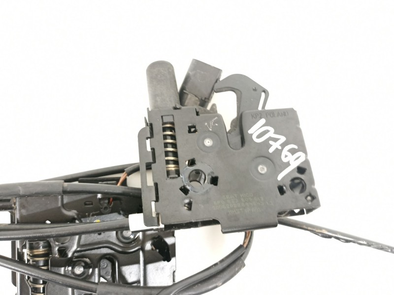 Recambio de cerradura capot para seat arona xperience referencia OEM IAM 6F0823509 6F0823509018 6F0823509015