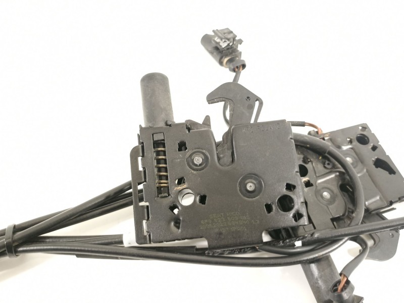 Recambio de cerradura capot para seat arona xperience referencia OEM IAM 6F0823509 6F0823509018 6F0823509015