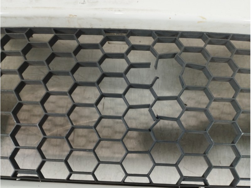 Recambio de paragolpes delantero para dacia sandero ambiance music referencia OEM IAM 8200526596  