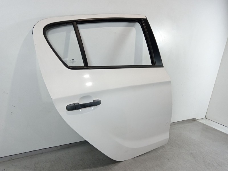 Recambio de puerta trasera derecha para hyundai i20 city s referencia OEM IAM   