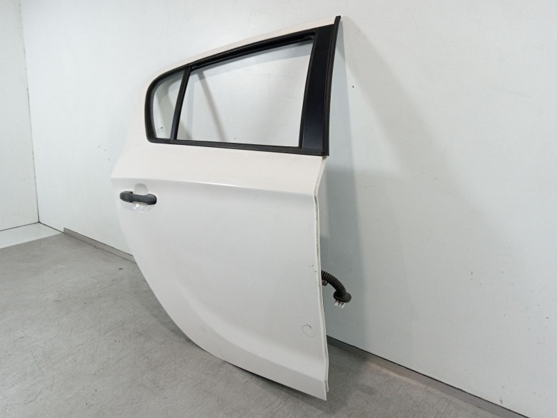 Recambio de puerta trasera derecha para hyundai i20 city s referencia OEM IAM   