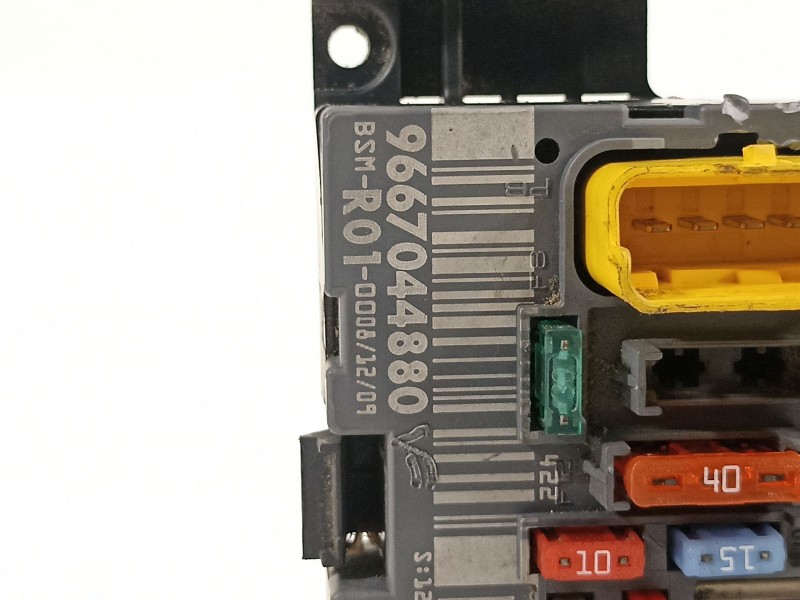 Recambio de caja reles / fusibles para citroën c4 picasso millenium referencia OEM IAM 9667044880  