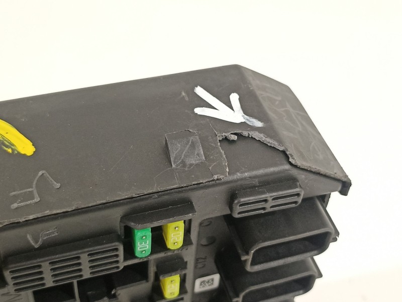 Recambio de caja reles / fusibles para renault scenic iii dynamique referencia OEM IAM 284B69553R  