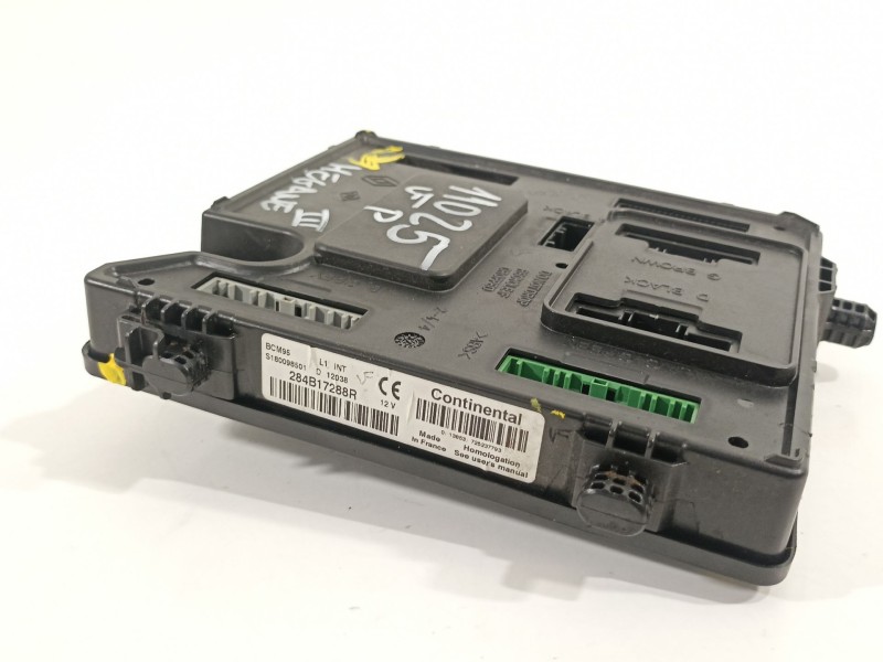 Recambio de caja reles / fusibles para renault megane iii berlina 5 p dynamique referencia OEM IAM 284B17288R  