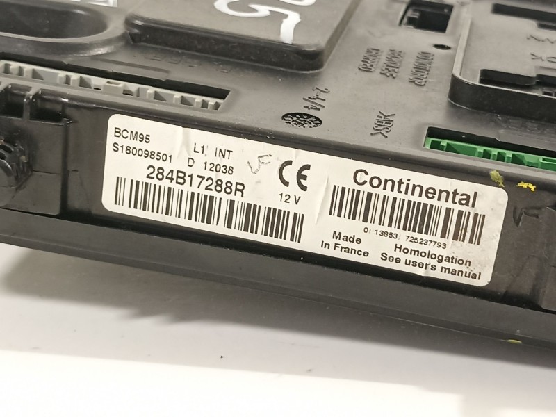 Recambio de caja reles / fusibles para renault megane iii berlina 5 p dynamique referencia OEM IAM 284B17288R  