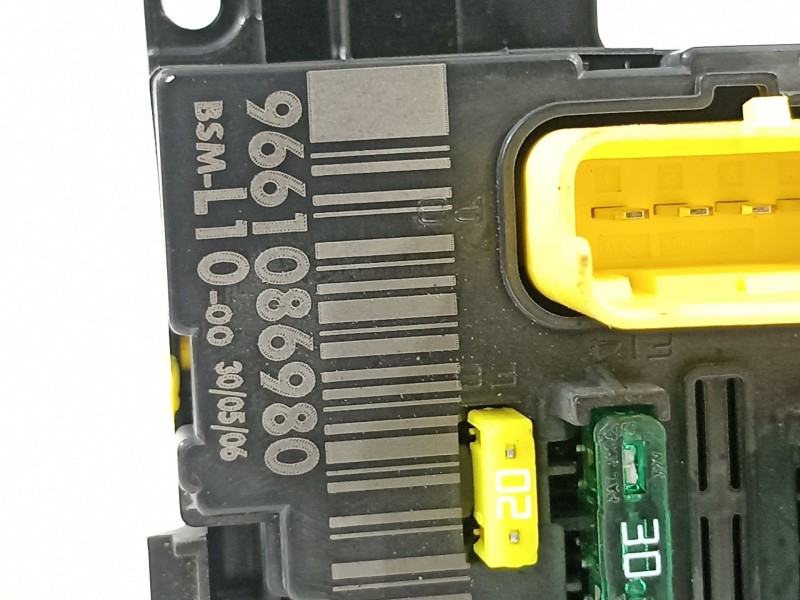 Recambio de caja reles / fusibles para peugeot 207 sport referencia OEM IAM 9661086980  