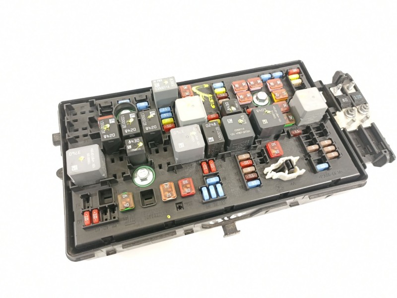 Recambio de caja reles / fusibles para opel insignia berlina cosmo referencia OEM IAM 13255300 544949969 13343479