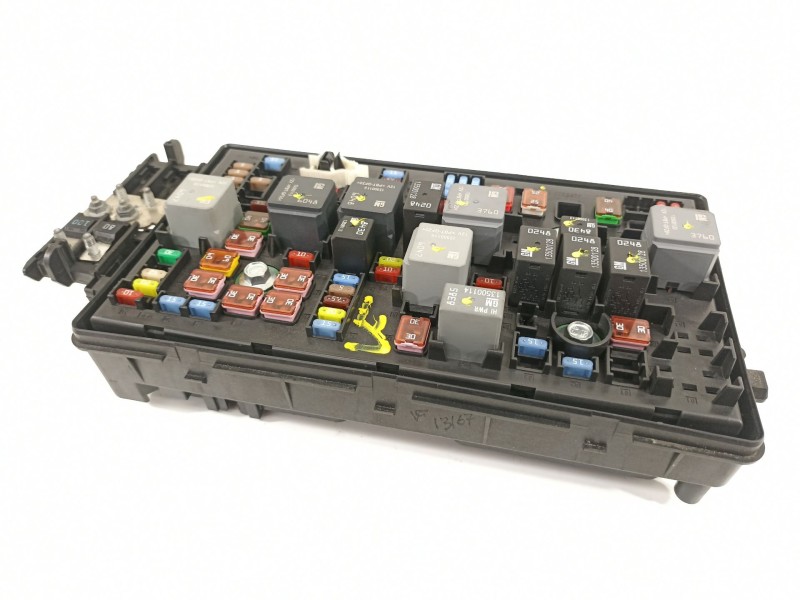 Recambio de caja reles / fusibles para opel insignia berlina cosmo referencia OEM IAM 13255300 544949969 13343479