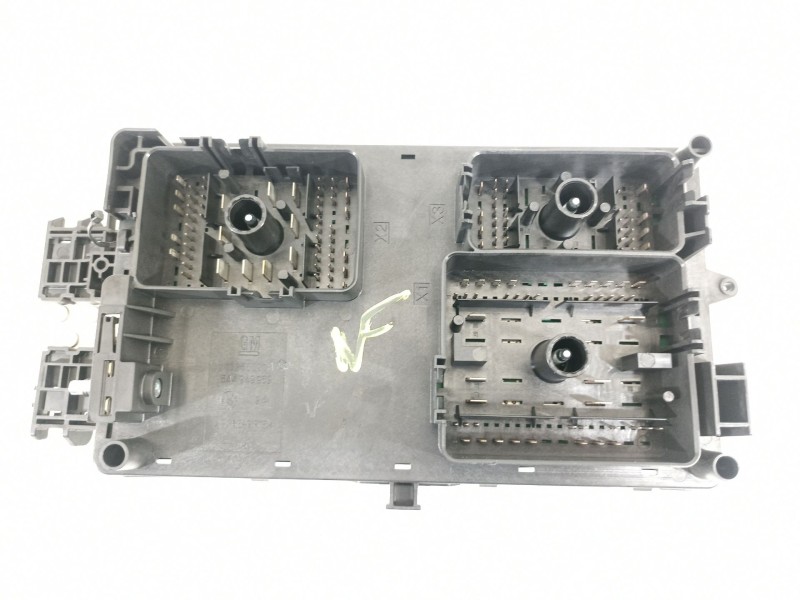 Recambio de caja reles / fusibles para opel insignia berlina cosmo referencia OEM IAM 13255300 544949969 13343479
