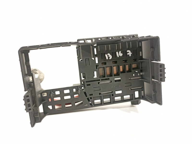 Recambio de caja reles / fusibles para opel insignia berlina cosmo referencia OEM IAM 13285113  