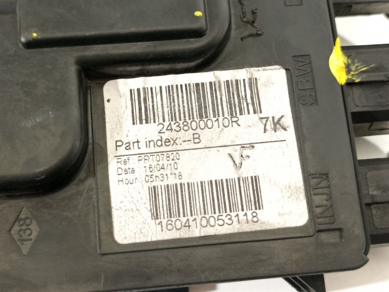 Recambio de caja reles / fusibles para renault megane iii coupe bose edition referencia OEM IAM 243800010R  