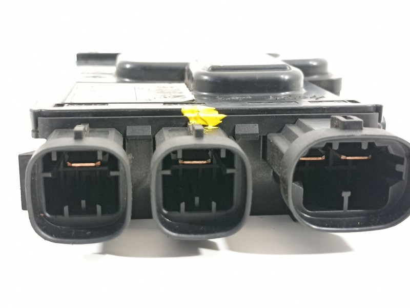 Recambio de caja reles / fusibles para renault megane iii coupe bose edition referencia OEM IAM 243800010R  