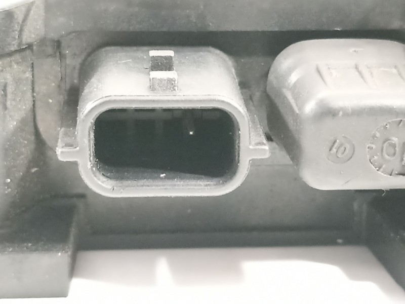 Recambio de caja reles / fusibles para renault megane iii coupe bose edition referencia OEM IAM 243800010R  