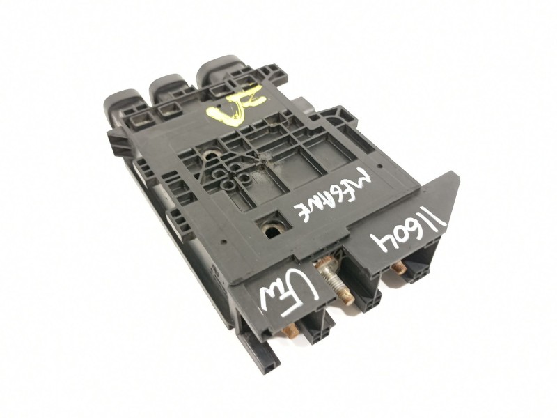 Recambio de caja reles / fusibles para renault megane iii coupe bose edition referencia OEM IAM 243800010R  