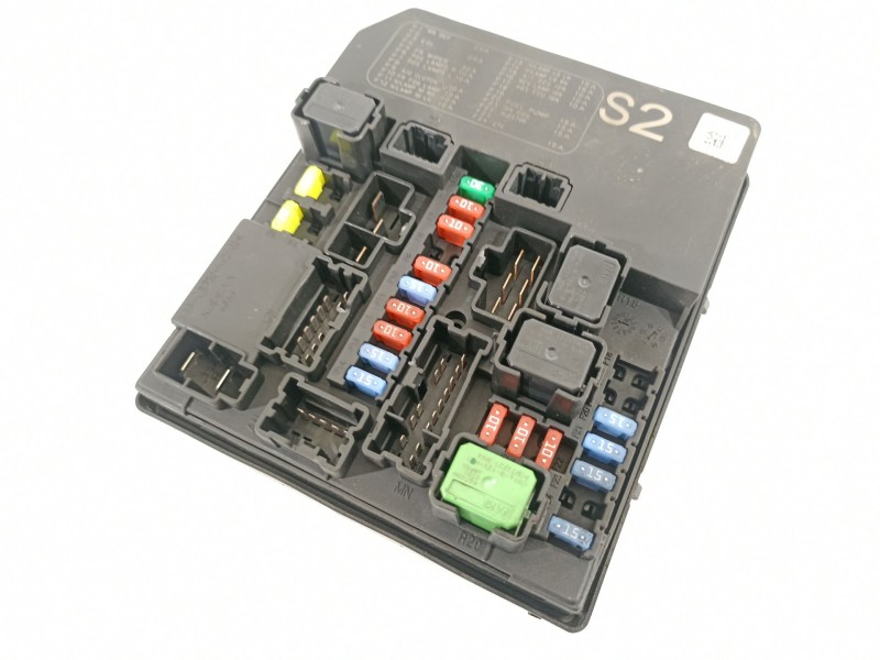 Recambio de caja reles / fusibles para nissan juke (f15) acenta referencia OEM IAM 284B71TT2B  
