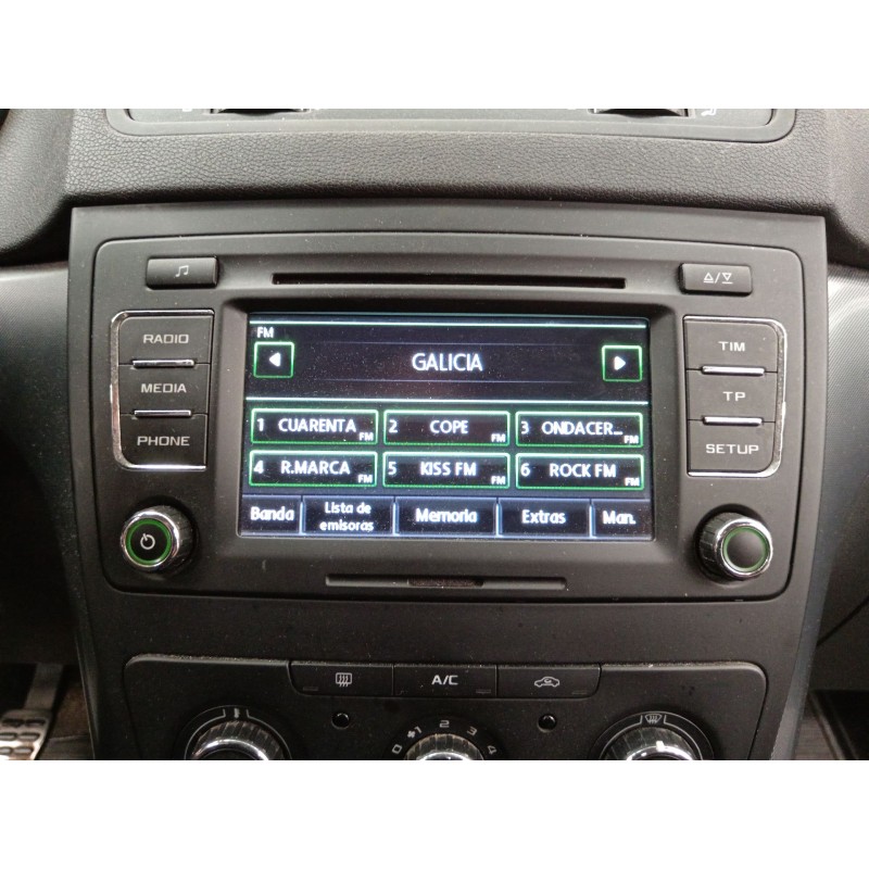 Recambio de sistema audio / radio cd para skoda yeti active referencia OEM IAM   