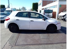 toyota auris del año 2010