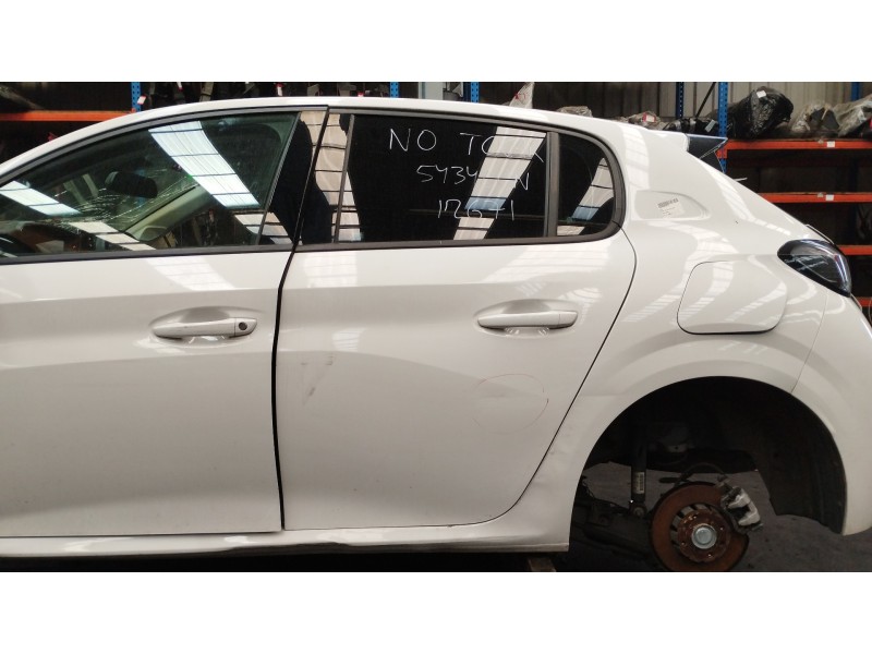 Recambio de puerta trasera izquierda para peugeot 208 2020 referencia OEM IAM   