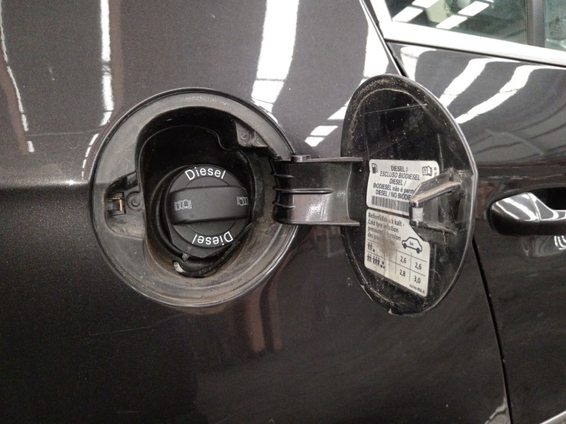 Recambio de tapa exterior combustible para volkswagen passat berlina (3c2) advance referencia OEM IAM   