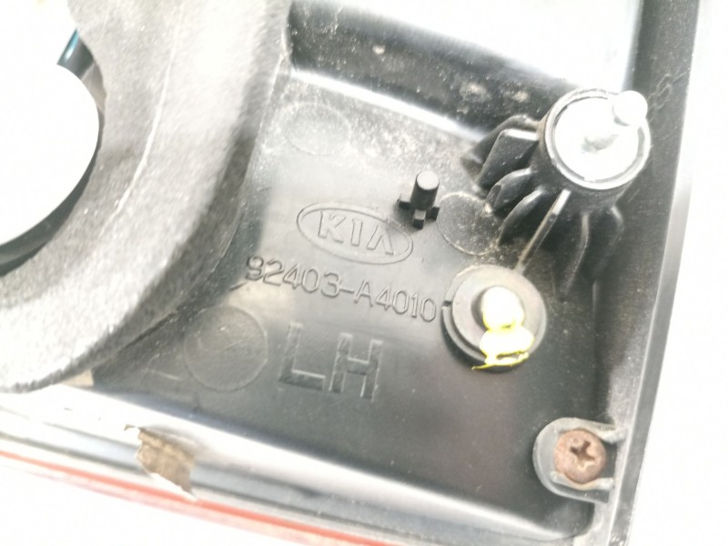 Recambio de piloto trasero izquierdo en porton para kia carens ( ) concept referencia OEM IAM 92403a4010  