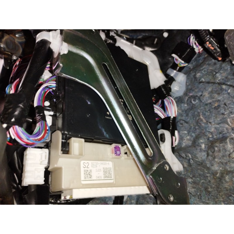 Recambio de caja reles / fusibles para toyota corolla e21 corolla tup referencia OEM IAM   