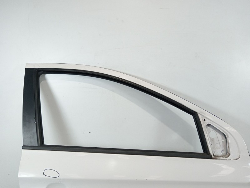 Recambio de puerta delantera derecha para hyundai i20 city s referencia OEM IAM   