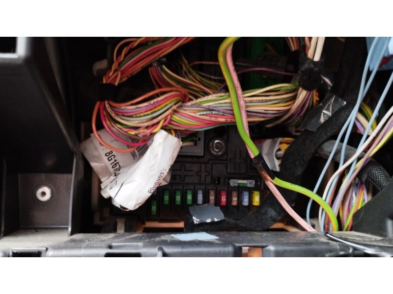 Recambio de caja reles / fusibles para peugeot 308 sw premium referencia OEM IAM 9664059080  