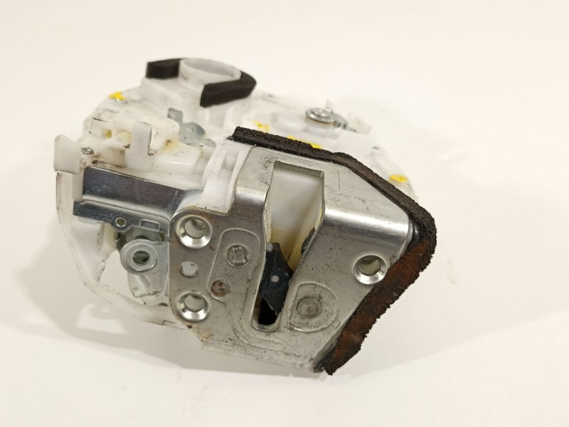 Recambio de cerradura puerta trasera derecha para suzuki splash a5b gls referencia OEM IAM 8230151k22  