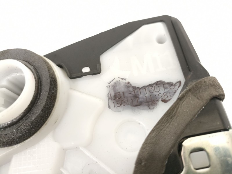 Recambio de cerradura puerta delantera derecha para toyota yaris 1.3 16v cat referencia OEM IAM u311130f3  u311130