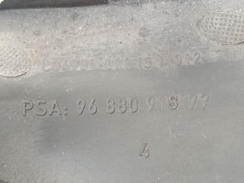 Recambio de rejilla paragolpes derecha para peugeot 207 urban referencia OEM IAM 9688091877  